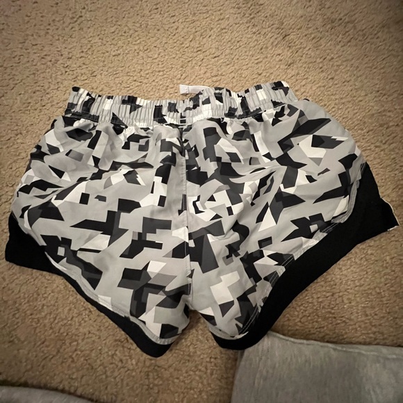 Youth Girls UA shorts - Picture 2 of 3